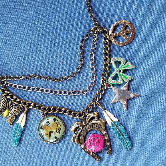 🪶Betseyville Luck-Theme 3-Chain Layered Feather Horse Butterfly Necklace - EPC - Picture 10 of 10